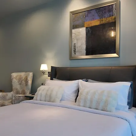 Quite Euro Luxe 3Br 7 Mins Walk To High Street Apartment
