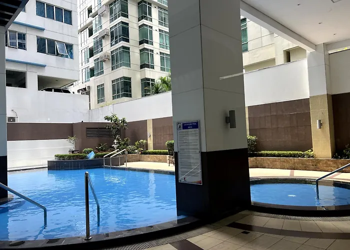Apartment Quite Euro Luxe 3br 7 Mins Walk To High Street *