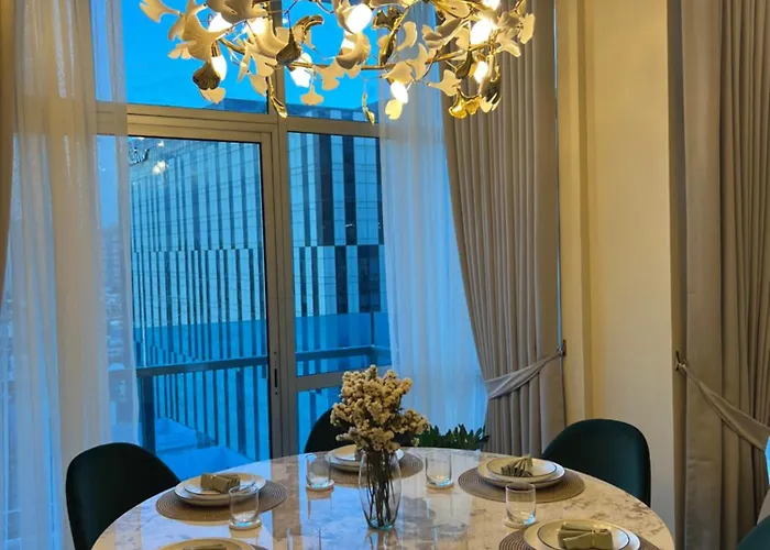 Quite Euro Luxe 3br 7 Mins Walk To High Street