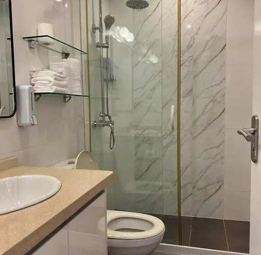 Quite Euro Luxe 3br 7 Mins Walk To High Street