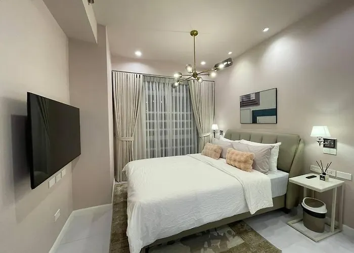 Quite Euro Luxe 3br 7 Mins Walk To High Street Manila