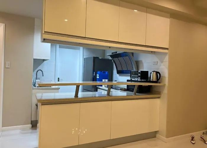 Apartment Quite Euro Luxe 3br 7 Mins Walk To High Street *