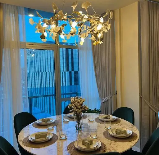 Quite Euro Luxe 3br 7 Mins Walk To High Street *
