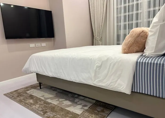 Quite Euro Luxe 3br 7 Mins Walk To High Street Manila