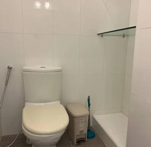 Quite Euro Luxe 3br 7 Mins Walk To High Street Apartment