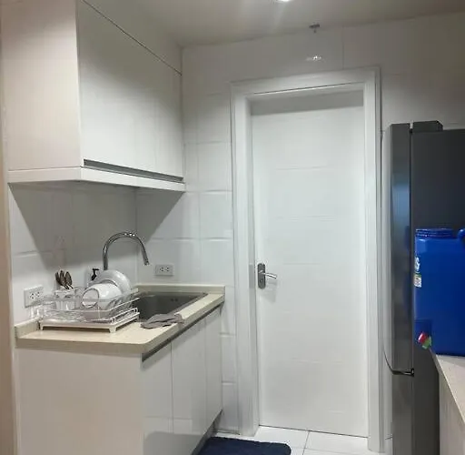 Apartment Quite Euro Luxe 3br 7 Mins Walk To High Street