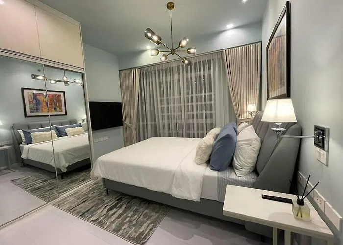 Quite Euro Luxe 3br 7 Mins Walk To High Street Apartment *