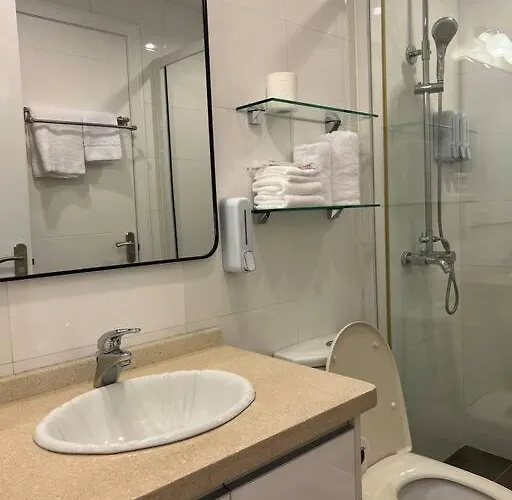 Quite Euro Luxe 3br 7 Mins Walk To High Street Apartment