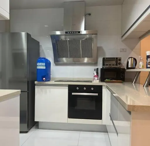 Quite Euro Luxe 3br 7 Mins Walk To High Street Manila