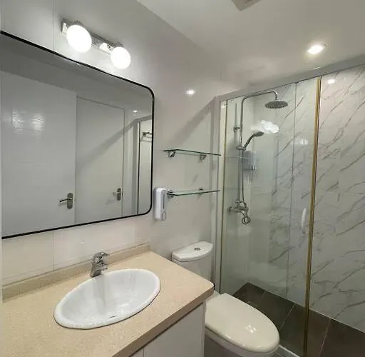 Quite Euro Luxe 3br 7 Mins Walk To High Street Apartment *