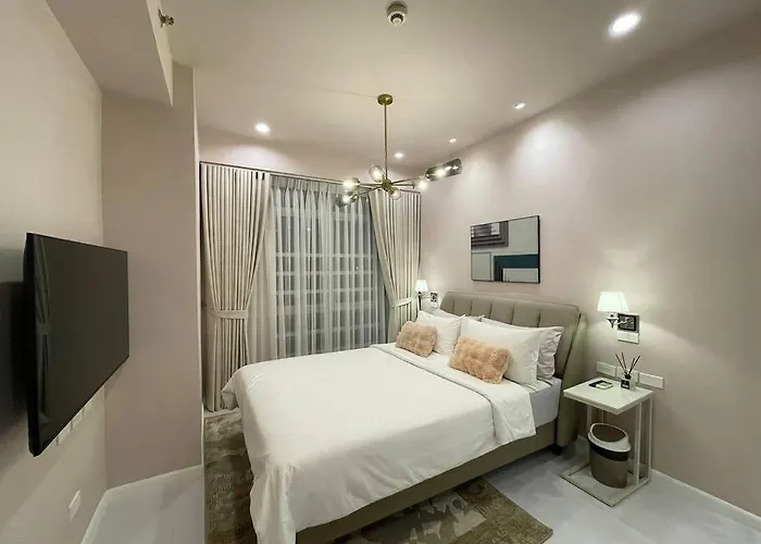 Quite Euro Luxe 3br 7 Mins Walk To High Street Manila