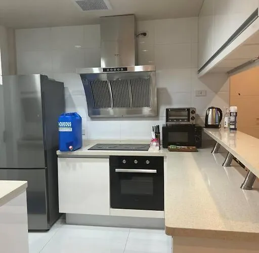 Quite Euro Luxe 3br 7 Mins Walk To High Street Manila