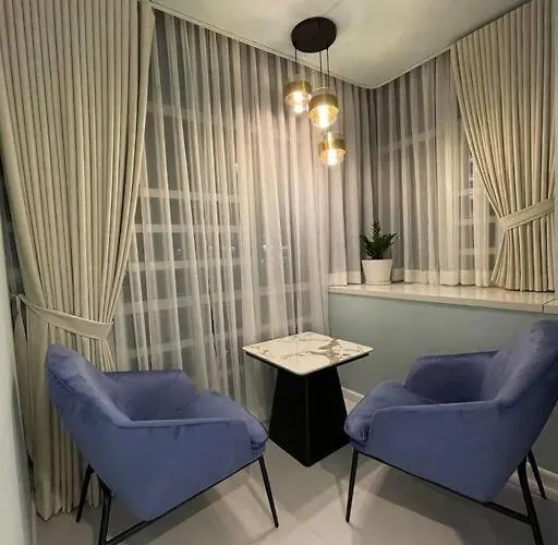Quite Euro Luxe 3br 7 Mins Walk To High Street Manila