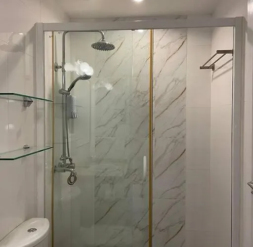 Quite Euro Luxe 3br 7 Mins Walk To High Street