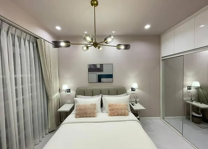 Apartment Quite Euro Luxe 3br 7 Mins Walk To High Street *