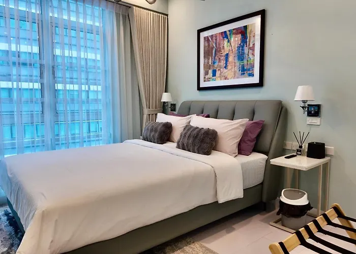 Quite Euro Luxe 3br 7 Mins Walk To High Street Apartment *