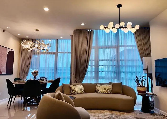 Apartment Quite Euro Luxe 3br 7 Mins Walk To High Street