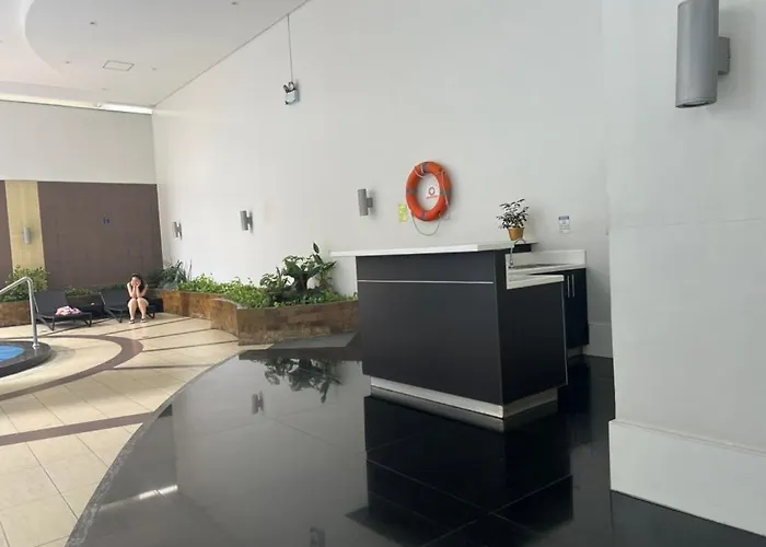 Apartment Quite Euro Luxe 3br 7 Mins Walk To High Street *