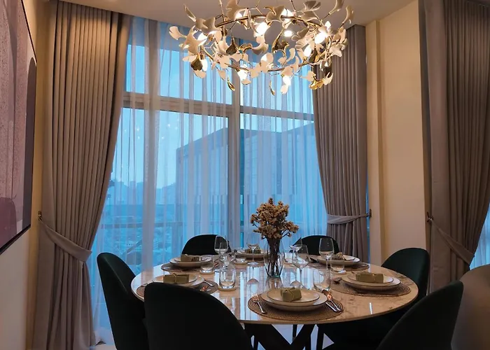 Apartment Quite Euro Luxe 3br 7 Mins Walk To High Street Manila